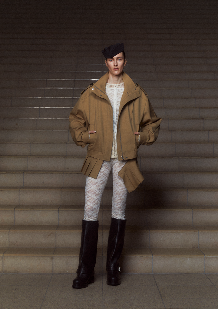 Kilt-Hem Zip Blouson