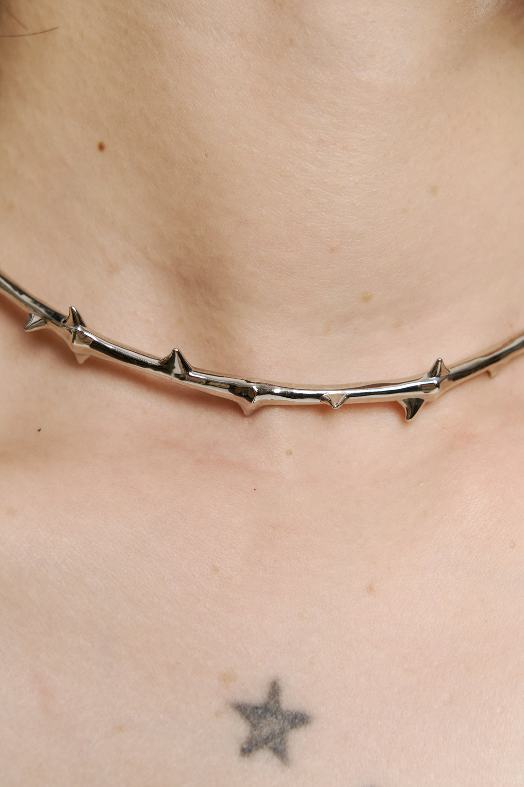 Thorn Vine Choker