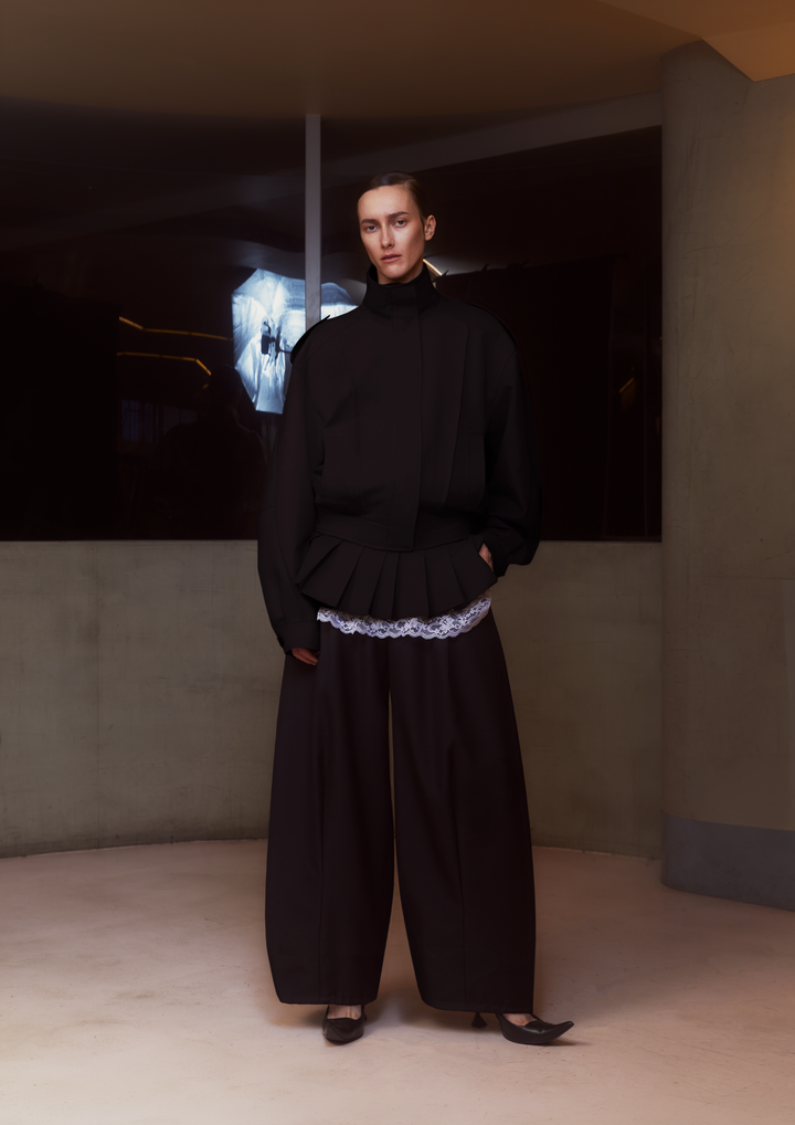 Kilt-Hem Zip Blouson